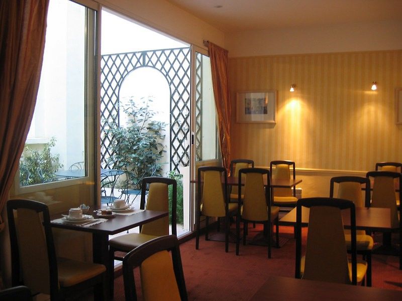 Montreal Hotel เบนิสกัสซิม ภายนอก รูปภาพ